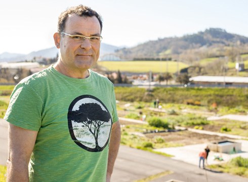 Jakoba Errekondok “Bizi baratzea” liburuari buruz jardungo du martitzenean ...eta kitto!-n