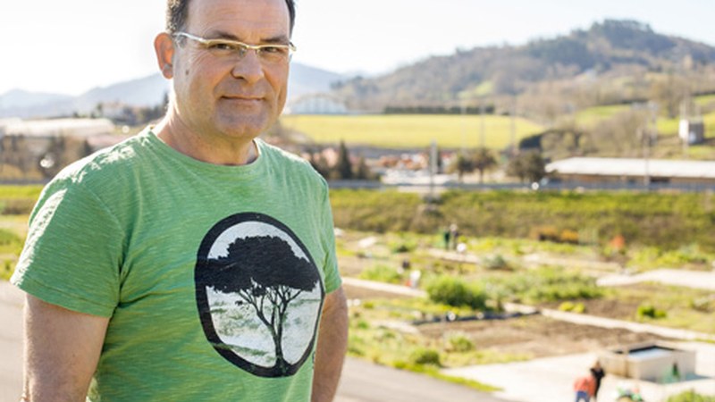 Jakoba Errekondok “Bizi baratzea” liburuari buruz jardungo du martitzenean ...eta kitto!-n