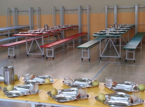 Jantoki-zerbitzuari dagozkion laguntzak ordaintzen jarraituko du Jaurlaritzak eskolak itxita dauden bitartean