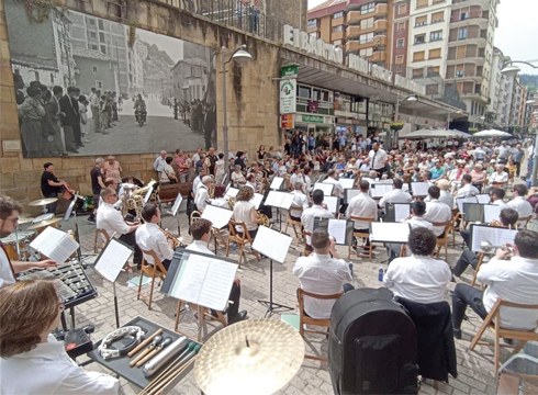 Japoniarrek moldatutako abestiak joko dituzte gaur Eibarko Musika Bandakoek