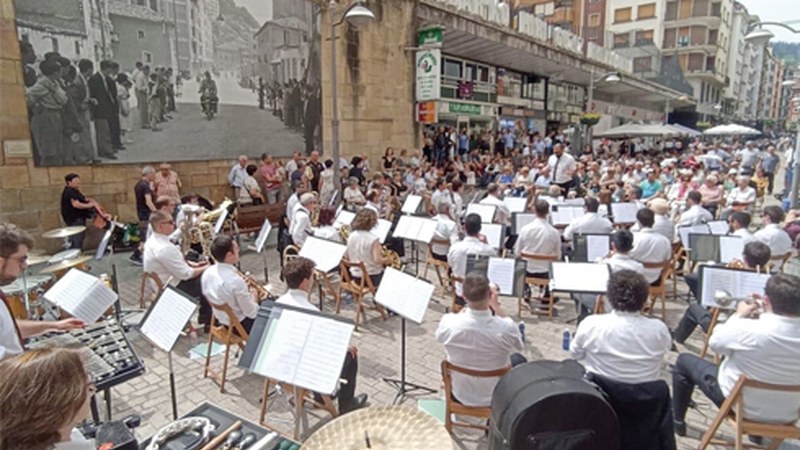 Japoniarrek moldatutako abestiak joko dituzte gaur Eibarko Musika Bandakoek