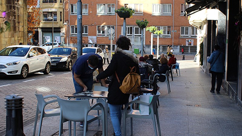 Jarduerak 19:00etan etetea, etxeratzeko agindua 20:00etan ezartzea eta udal konfinamendua eskatu du Eusko Jaurlaritzak