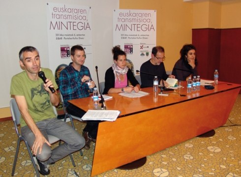 Jarraitu zuzenean Euskararen Transmisioaren mintegia #mintegia