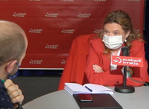 Jaurlaritzak espero du Espainiako Gobernuak txertaketaren gaineko bere jarrera aldatzea