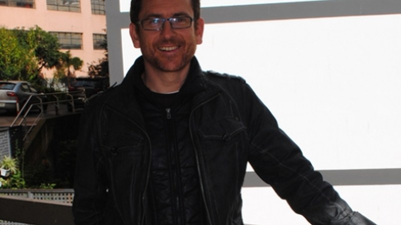 Javier Gorosabel, astrofisikua: "Zerura begiratzia gustatzen jata, baiña oiñak lurrian eukitta"