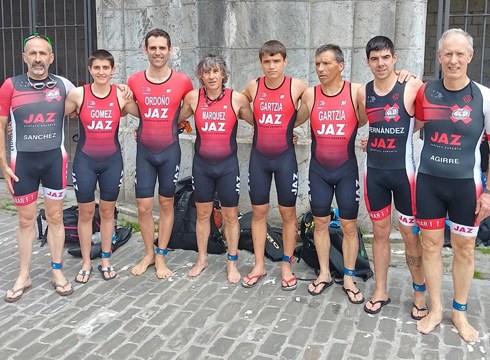 JAZ triatloi taldeko bederatzi triatloilari izan ziren Lekeition