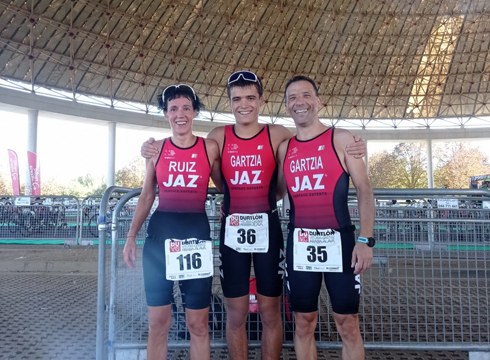 JAZ triatloi taldeko hiru ordezkariek podiumera igo zuten Gasteizeko Sprint Duatloian