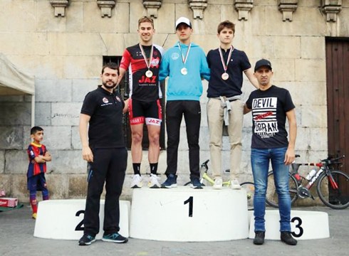 JAZ Eibar Triatloiko ordezkariak Azkoitiko duatloian eta Peñiscolako triatloian