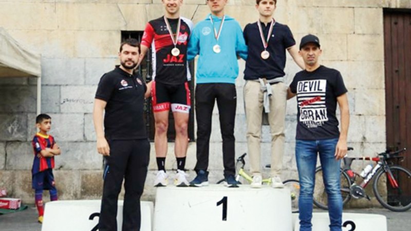 JAZ Eibar Triatloiko ordezkariak Azkoitiko duatloian eta Peñiscolako triatloian