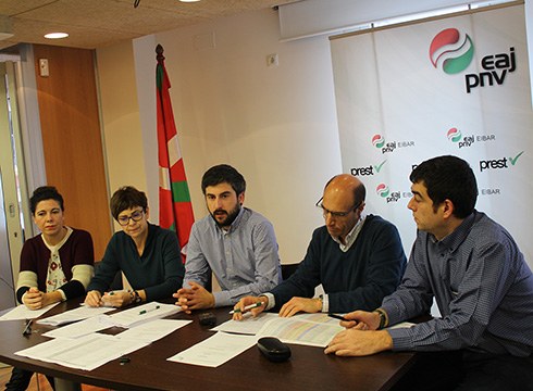 Jeltzaleek herriko ekonomia eta hirigintza hobetzera bideratutako proposamenak aurkeztu dizkiote aurrekontuari