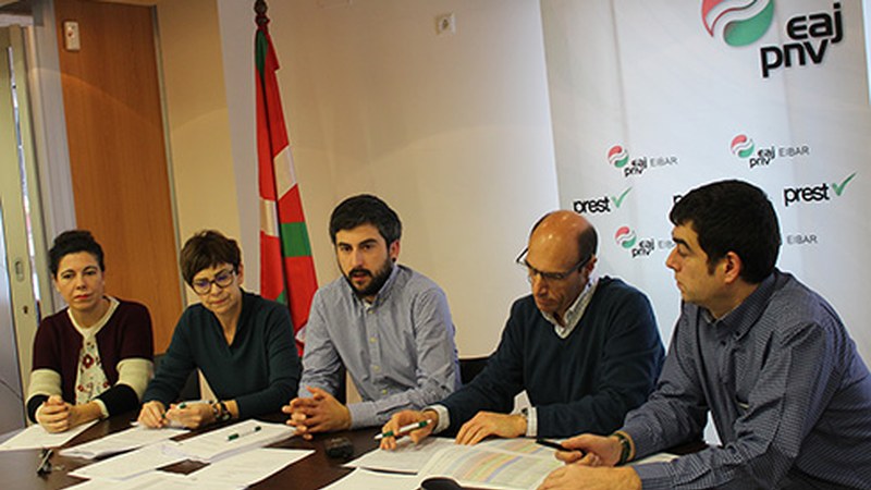 Jeltzaleek herriko ekonomia eta hirigintza hobetzera bideratutako proposamenak aurkeztu dizkiote aurrekontuari