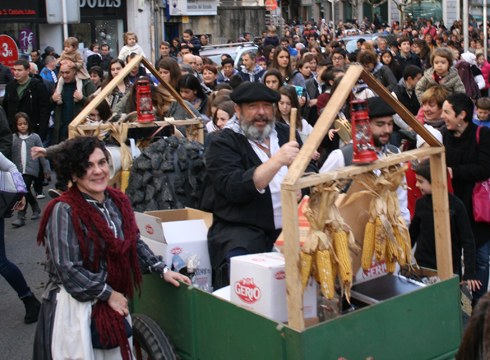 Jendetza batu du Olentzeroren kalejirak