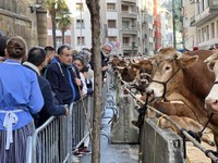 Jendetza ibili da aurtengo San Andres Azokan