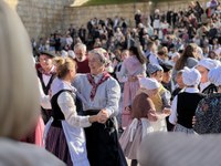 Jendetza ibili da aurtengo San Andres Azokan