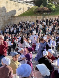 Jendetza ibili da aurtengo San Andres Azokan