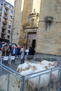 Jendetza ibili da aurtengo San Andres Azokan