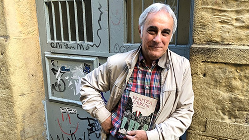 Joanes Urkixo, idazlea: “Literatura bazterrean ezin nuela utzi erabaki dut”