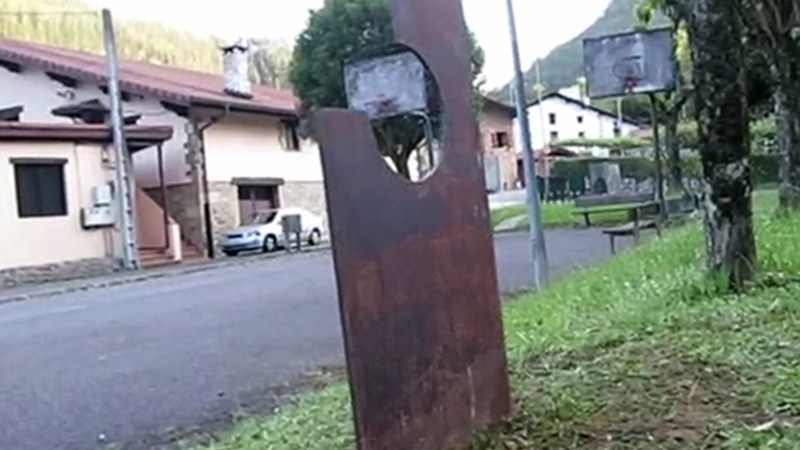 Joaquin Beltran eta Alberto Sololuze gogoratzeko oroigarria ipini dute Eitzagan