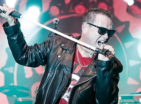 JOHAN CHEKA: “Iruditzen zait Coliseoko publikoak denbora gutxi iraungo duela bere tokian eserita”