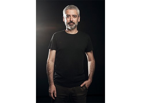 Jokin Oregi, antzerki-zuzendaria: “Oso garrantzitsua da umeekin heriotzaren gaia jorratzea”