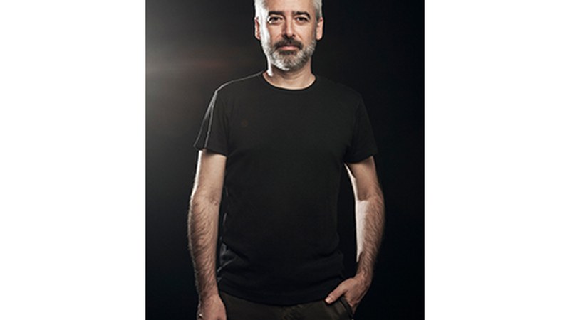 Jokin Oregi, antzerki-zuzendaria: “Oso garrantzitsua da umeekin heriotzaren gaia jorratzea”