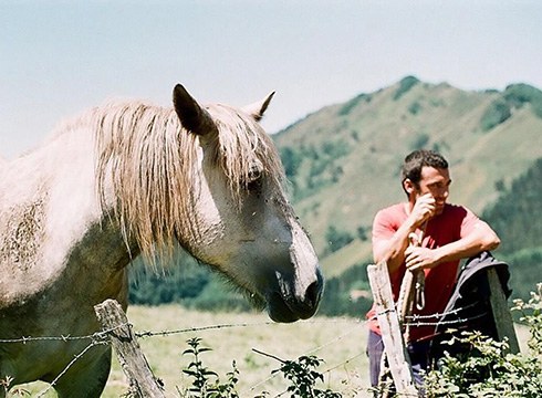 Jol Igartua (abeltzaina): “Proiektu on bat izanez gero, baserritik bizi daiteke”