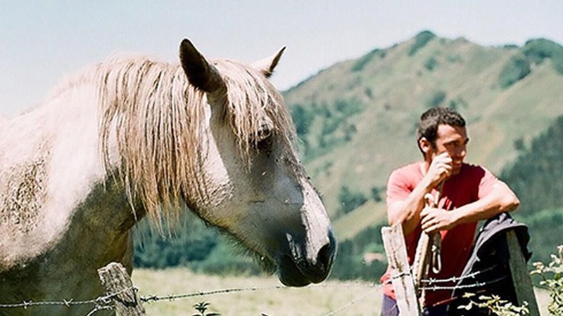 Jol Igartua (abeltzaina): “Proiektu on bat izanez gero, baserritik bizi daiteke”