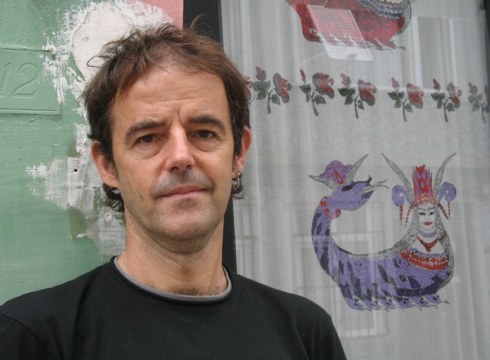 Jon Arretxe liburutegian izango da gaur irakurleekin solasean