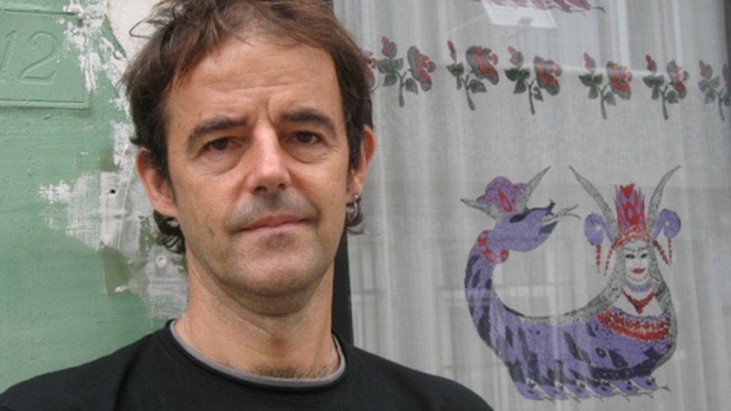 Jon Arretxe liburutegian izango da gaur irakurleekin solasean