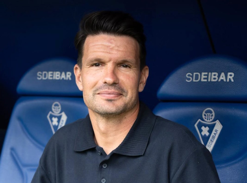 Jon Errasti SD Eibar-era itzuli da eta hirugarren taldea entrenatuko du