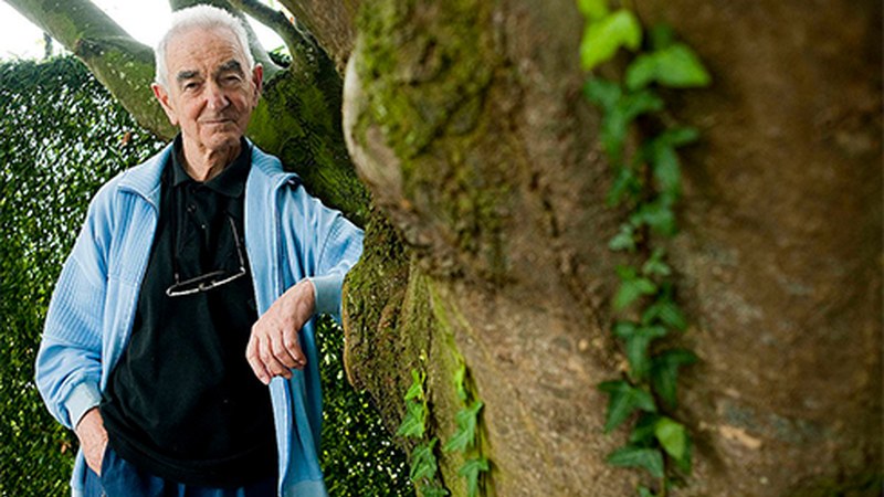 Jon Etxabe omenduko dute azaroan zehar