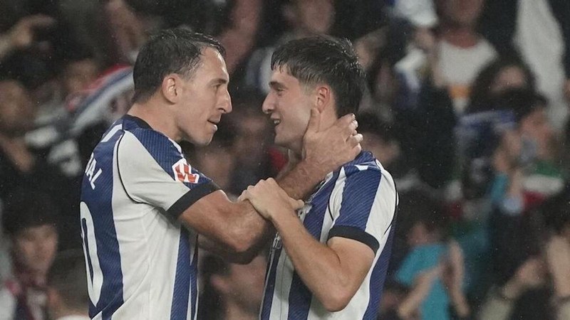 Jon Gorrotxategi eta Mikel Oyarzabal futbolariek omenaldia jasoko dute ostiralean