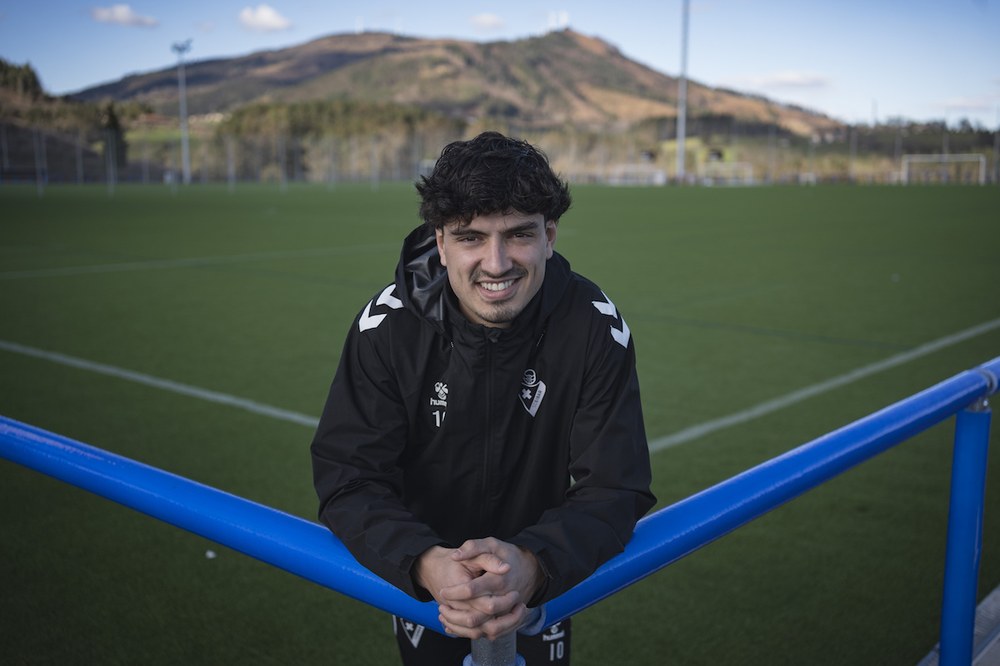 Jon Guruzeta, SD Eibar taldeko jokalaria: "Ez da lehen itzuli distiratsua izan, eta nork bere maila hobetu behar du"