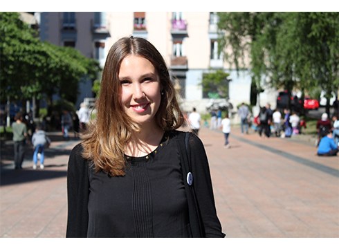 Jone Amuategi, bioteknologian graduatua: “Bioteknologia bokaziozko lana da eta egiten duguna bizi dugu”