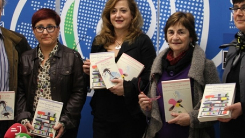 Jone Arroitajauregik "Egungo euskal haur eta gazte literatura" antologia aurkeztu du