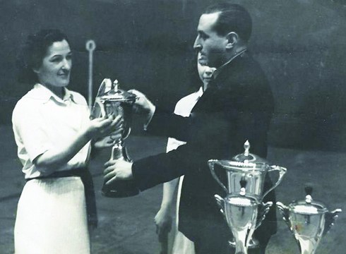 Jose Agustin Larrañagak Aurelia Elkoro-Iturbe raketistaren nondik-norakoak jakinarazten dizkigu