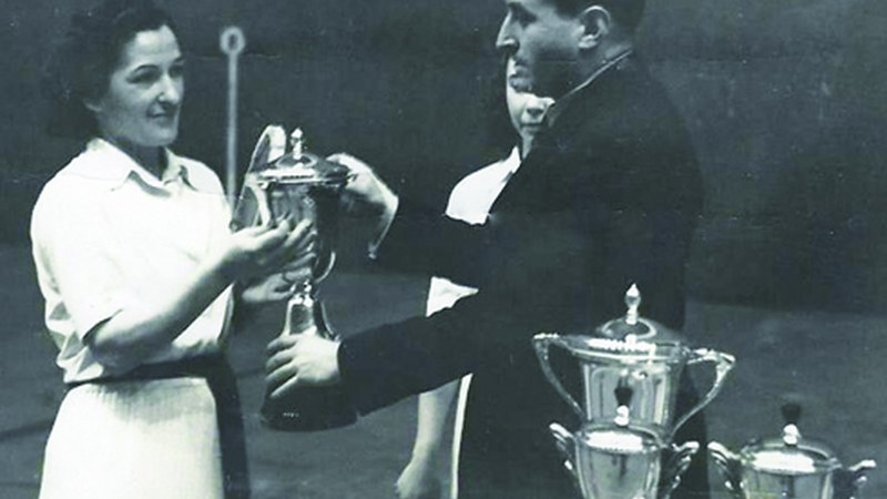 Jose Agustin Larrañagak Aurelia Elkoro-Iturbe raketistaren nondik-norakoak jakinarazten dizkigu