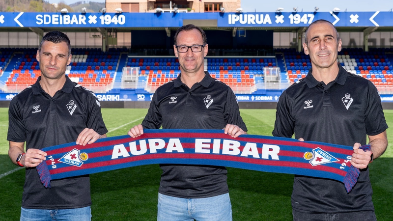 Joseba Etxeberriak 2025. urtera arte luzatu du kontratua Eibar KE-rekin