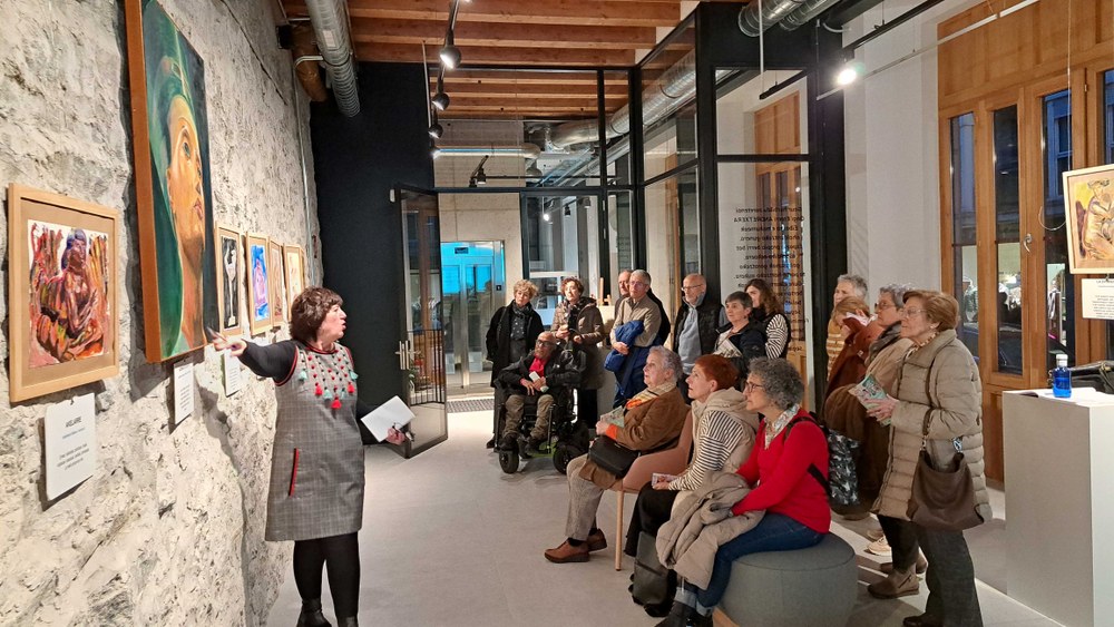 Josune Arangurenen erakusketa bisitatu dute berbalagunek Andretxean