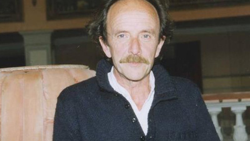 Joxan Artze poeta eta txalapartaria hil da