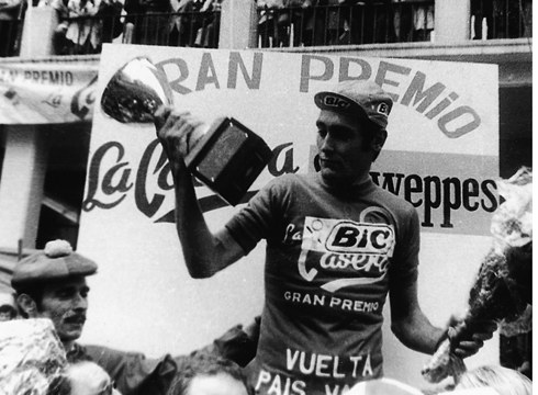 Joxe Aranberrik 1973. urteko Euskal Herriko Itzuliaren berri ematen digu “Errobera Borobil”-en