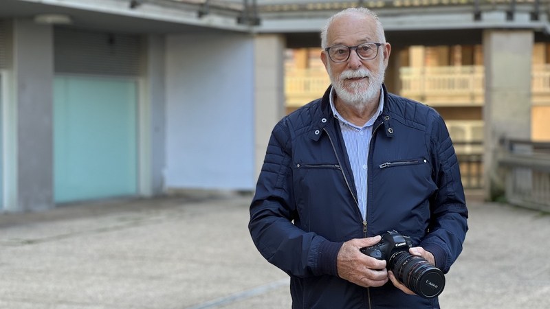 JUAN ANTONIO PALACIOS: “Argazkiak argazki izateko paperean egon behar direla pentsatzen dut”