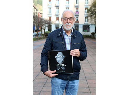 Juan Antonio Palacios, argazkilaria: “Jainkoen antza hartzen diet harri-jasotzaileei”