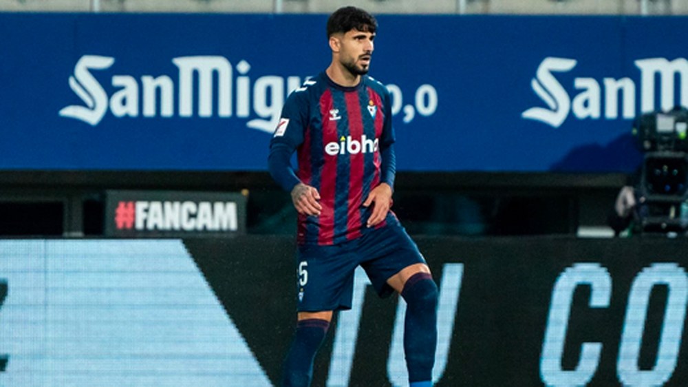 Juan Berrocalek beste urtebetez luzatu du SD Eibar-ekin duen konpromisoa