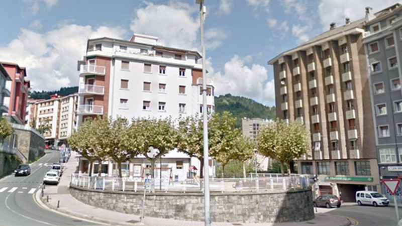 Juan Gisasola eta Sostoatarren kaleetan ur- eta saneamendu-sareak konpontzen hasi dira