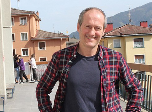 Juan Izuzkiza (Filosofiako irakaslea): “Ikastea pribilegio bat dela ikustarazi behar diegu ikasleei”