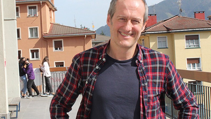 Juan Izuzkiza (Filosofiako irakaslea): “Ikastea pribilegio bat dela ikustarazi behar diegu ikasleei”