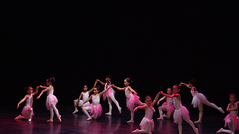 Juanita anderearen omenez dantzan