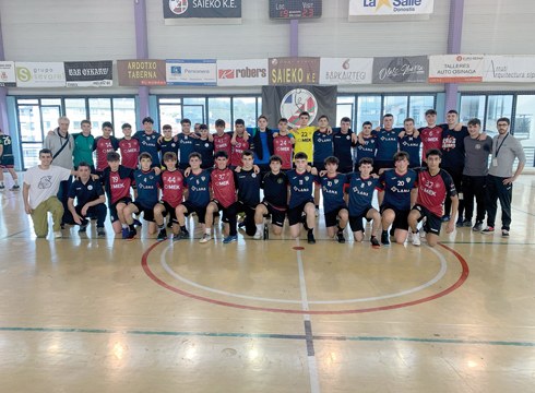 Jubenil mailako mutilen Mek Eibar Eskubaloi taldeak lider amaitu du