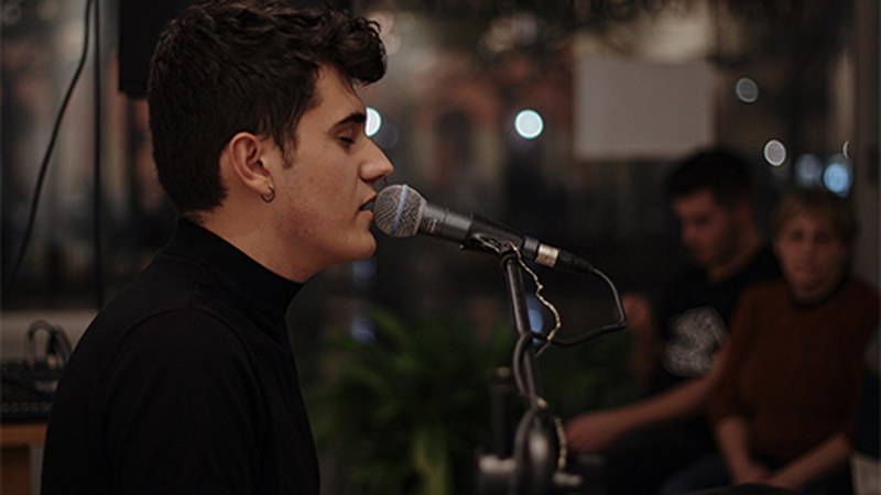 Julen Leturiondo, musikaria: “Gustuko erreferentziak hartuta, gustatzen zaidan musika sortu dut”